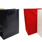 Χάρτινες ατύπωτες τσάντες με κορδόνι